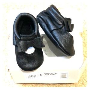 Freshly picked ballet flat bow mocc